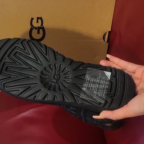 Ugg boots - Picture 4 of 6